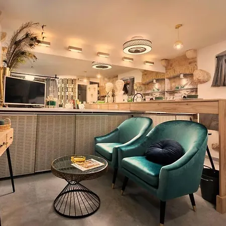 Center Nest Apartment *