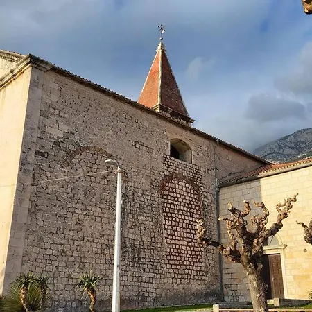 Center Nest Makarska