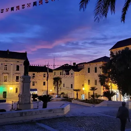 Center Nest ماكارسكا