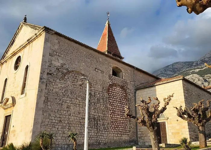 Center Nest Makarska