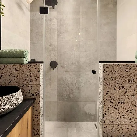 Center Nest דירה מאקרסקה